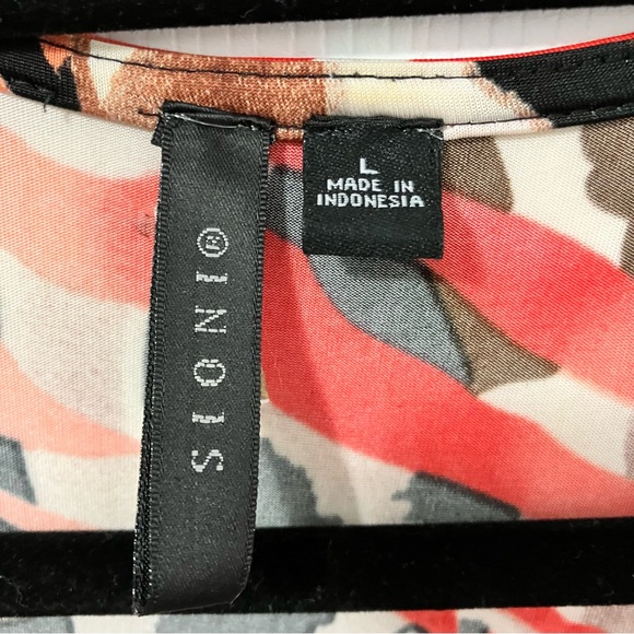 ⭐️2/$30⭐️ Animal/leopard print blouse with jewel accent. Like new. Sz L - Picture 4 of 5